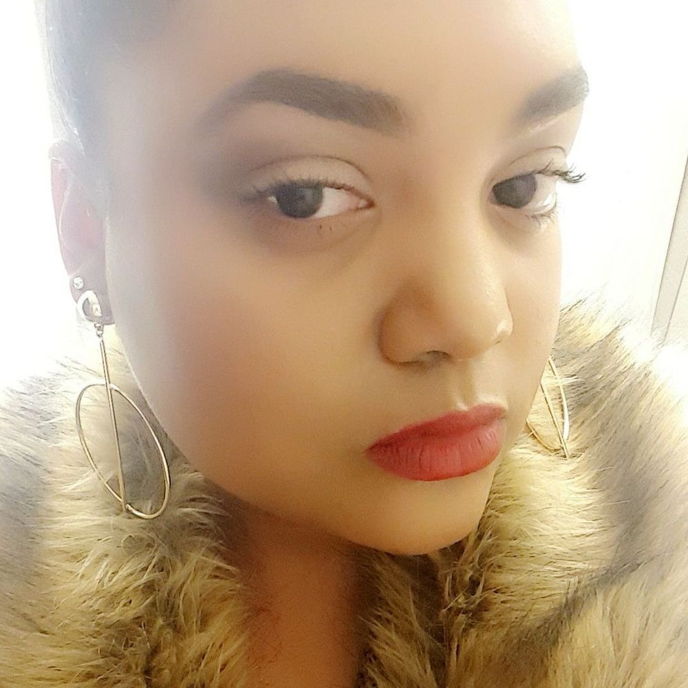 Meet your Posher, Alexis